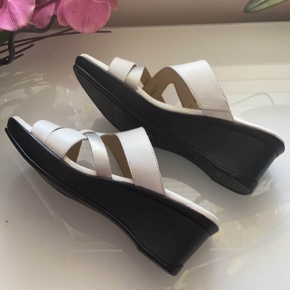 NATURALIZER Vivy Slide Wedge Sandals - Picture 4 of 8